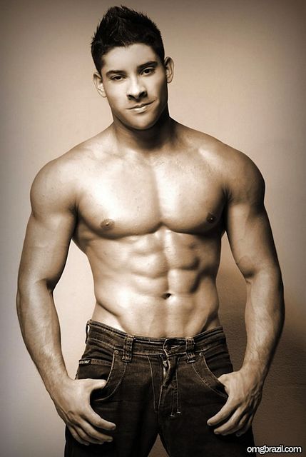 Smooth Latin Hunk Sandro | Gay Body Blog | Daily Dudes @ Dude Dump