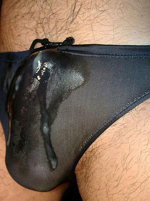 cumming-in-speedos_538d0762b8380.jpg